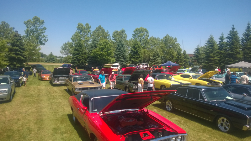 Illustration for article titled The Chrysler Employee Car Show Was Ballin'tastic